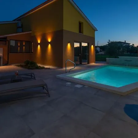 Vilo With Heated Pool In Istria *
