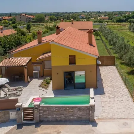 Apartment Vilo With Heated Pool In Istria Marcana