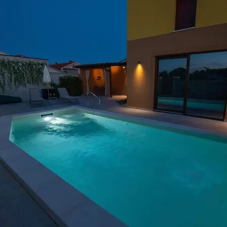 Apartment Vilo With Heated Pool In Istria Marcana