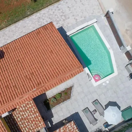 Vilo With Heated Pool In Istria * Marcana