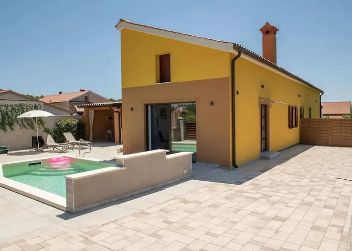 Vilo With Heated Pool In Istria * Marčana