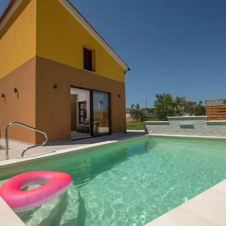 Vilo With Heated Pool In Istria *