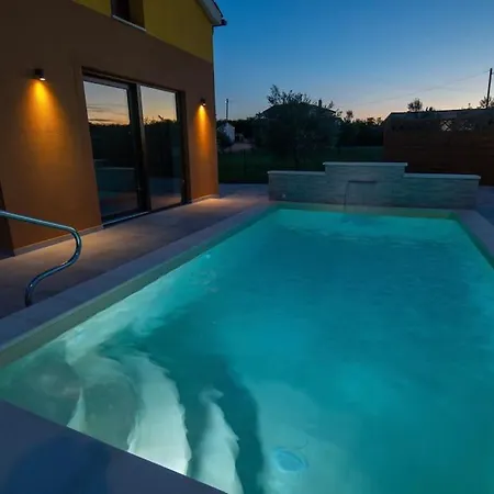 Vilo With Heated Pool In Istria Апартаменты Marcana