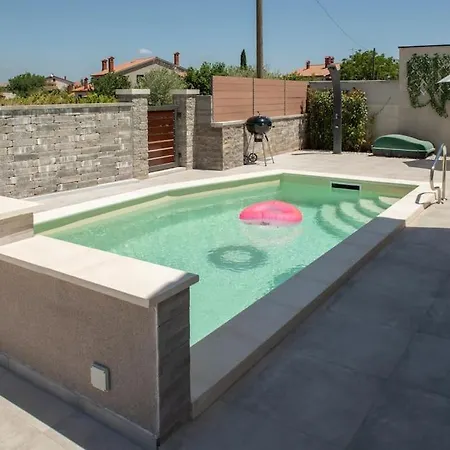 Апартаменты Vilo With Heated Pool In Istria *